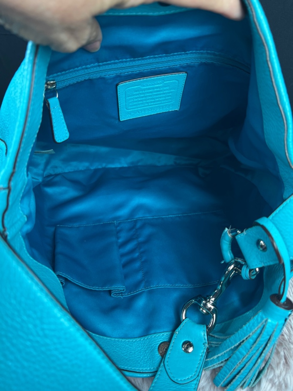 COACH Avery Aqua Pebbled Leather Large Hobo Shoulder Bag F23309 EUC - Picture 8 of 12